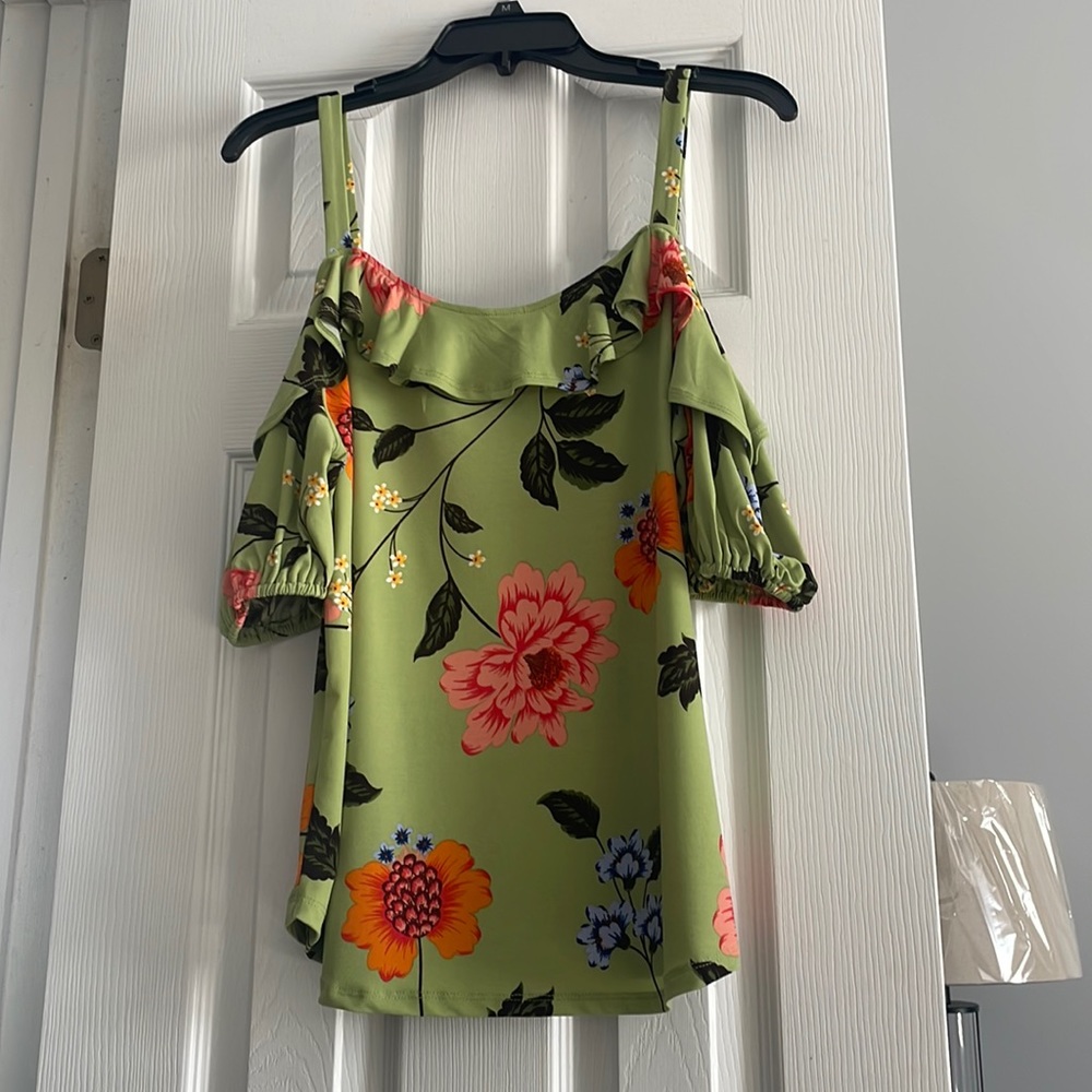 Off The shoulder top with straps, hangs very well, worn only once.